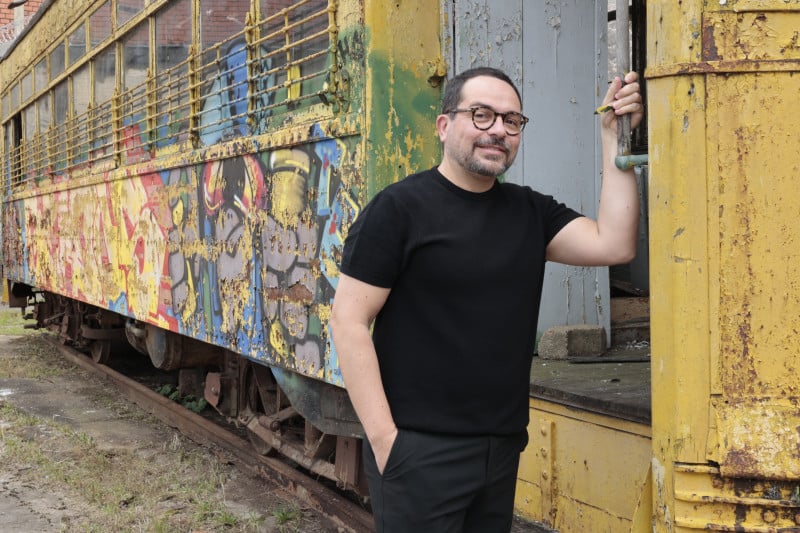 André Venzon, artista visual, na futura sede do MAC 4D