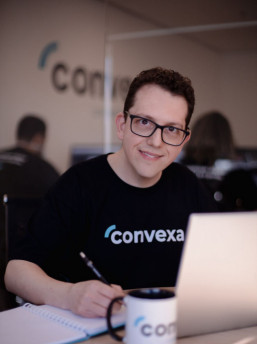 Em parceria com a universidade, Paladino incentiva jovens na especialidade