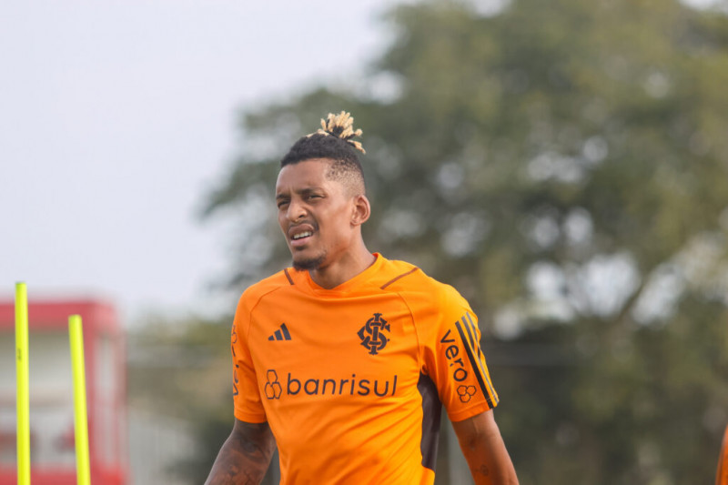O lateral-esquerdo Dalbert participou de apenas dez partidas com a camisa do Colorado