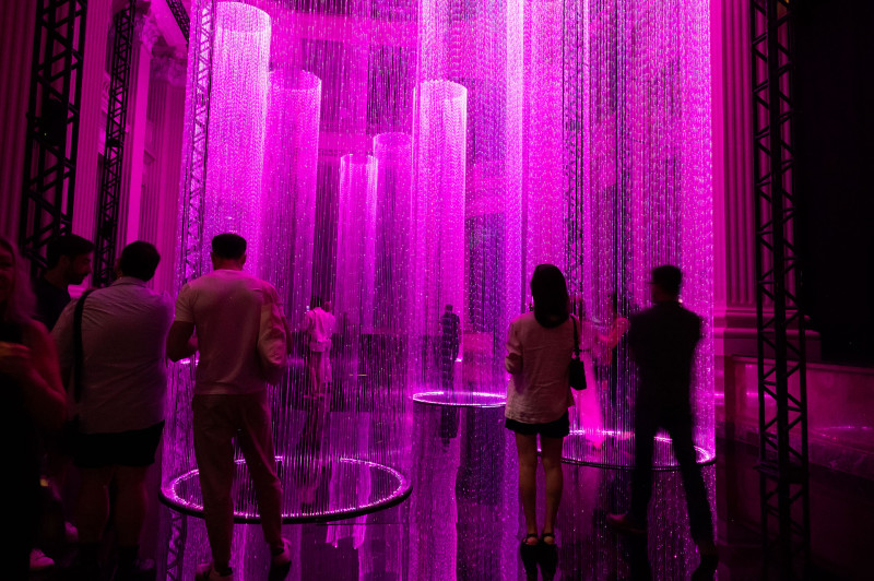 Instala&ccedil;&otilde;es imersivas e sensoriais inspiradas no livro de Lewis Carroll encantam adultos e crian&ccedil;as no Farol Santander Foto: Andréa Graiz/Divulga&ccedil;a&ccedil;&atilde;o/JC