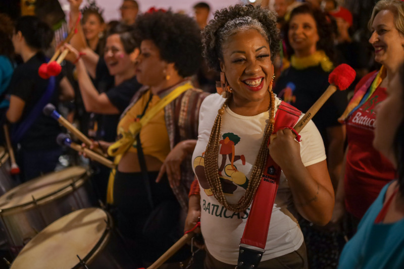 As Batucas abrem inscrições até 8/01 para oficinas de verão para mulheres iniciantes, com percussão, pandeiro e grupo vocal, utilizando metodologia leve e divertida