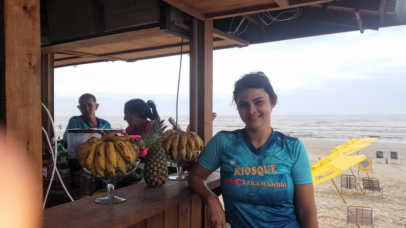 Fabiana está otimista sobre o movimento deste verão - e conta com isso; em março, seu quiosque pegou fogo, e ela desembolsou cerca de R$ 40 mil apenas na construção de uma nova estrutura