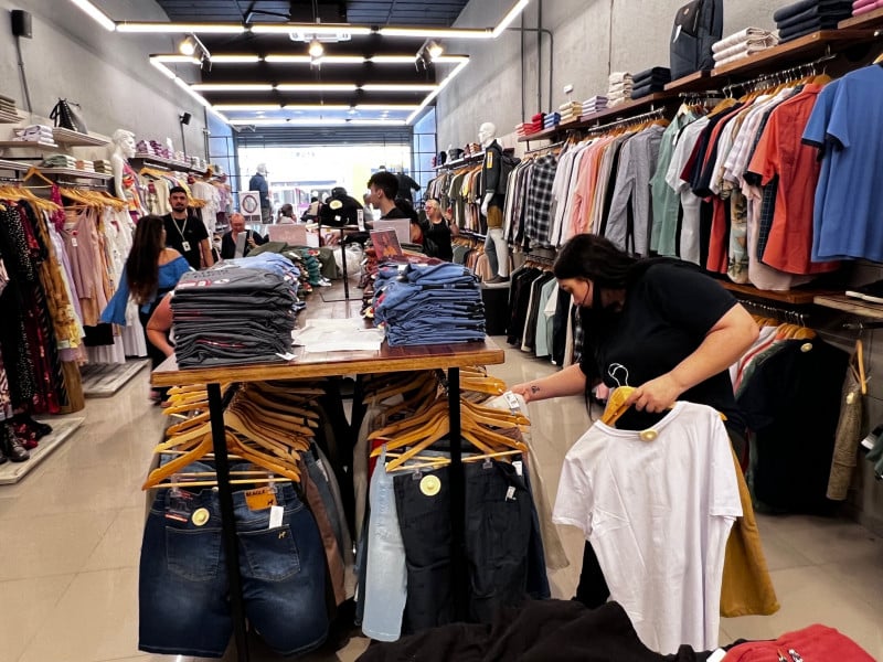 Levantamento mostra a parcela de pessoas físicas ou de empresas com algum tipo de restrição a crédito, cheque, protesto ou ação judicial