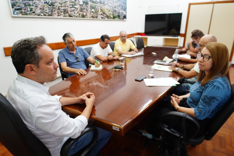 Prefeito de Passo Fundo (e) ouviu os representantes do Sindicato dos Trabalhadores Rurais