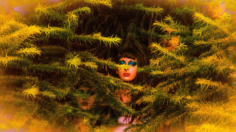 Em busca de novos campos perceptivos, Pedro Jules expande sua pesquisa sonora e lança o álbum 'Um fantasma na multidão'