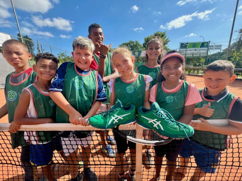 O objetivo é a arrecadação de, no mínimo, R$ 100 mil com o par de tênis