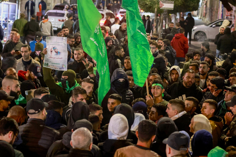 MIlhares de pessoas foram &agrave;s ruas protestar pelo assassinato de Arouri.