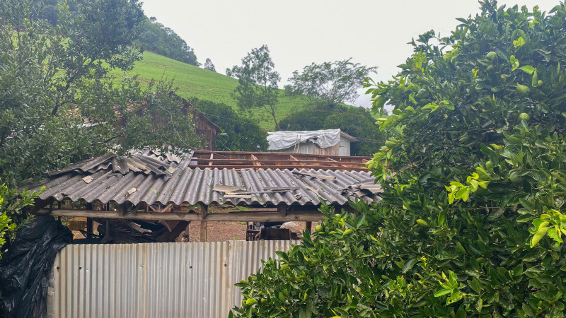 Maior parte dos danos provocados pelo temporal aconteceu em Linha Fascículo, no interior de Erechim