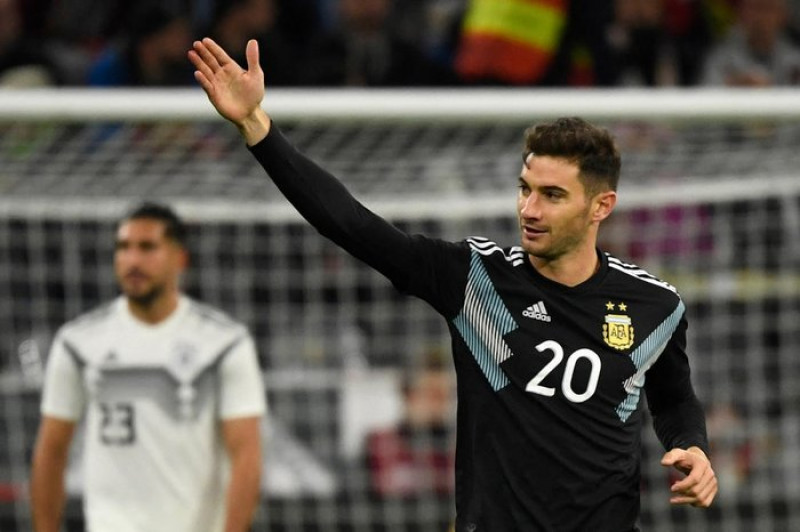 Inter anuncia Alario como reforço para o ataque em 2024