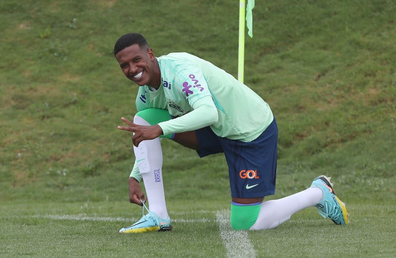 Defensor de 20 anos assinou vínculo com o Colorado por uma temporada