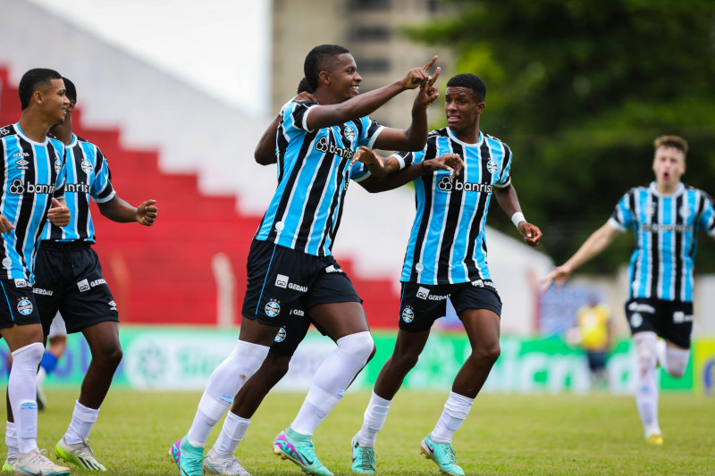 Jardiel (2), Cheron, Alysson, Freddy Noguera e Bruno (contra) marcaram na goleada gremista por 6 a 0