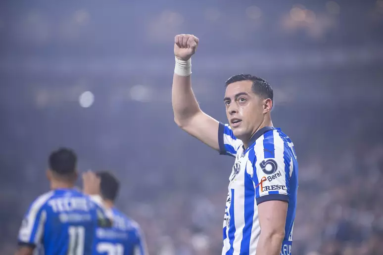 Atuando pelo Monterrey, o centroavante soma 159 gols em 328 jogos