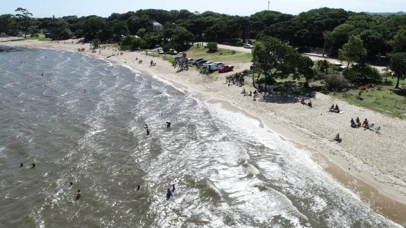 Prefeitura realizou limpeza e renovação de equipamentos na orla para atender demanda de banhistas