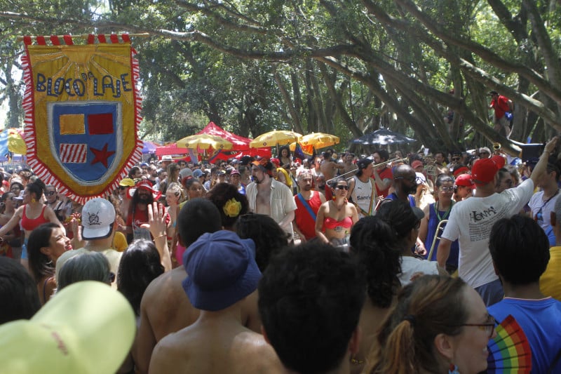 Grande público se reuniu no parque para ensaio do Bloco da Laje, que sairá para o Carnaval de rua em 28 de janeiro em Porto Alegre