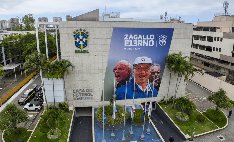 Zagallo é velado na sede da CBF com taças das Copas