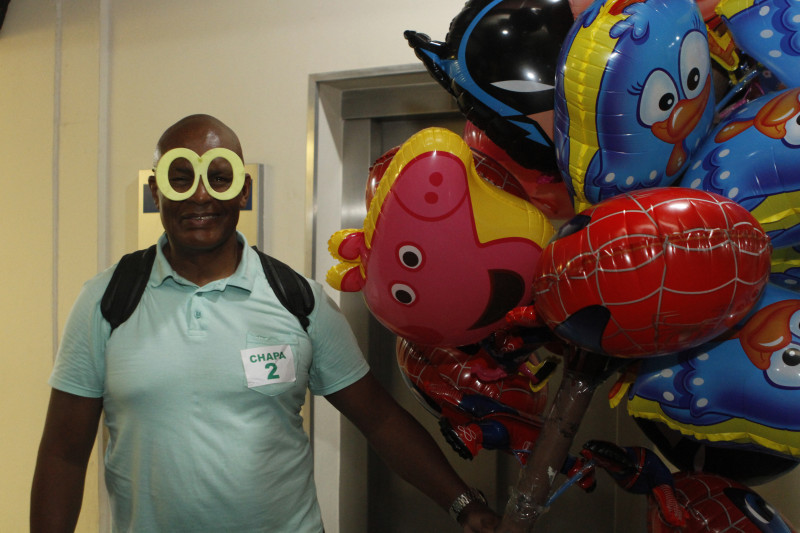 Luiz Claudio Souza vende balões na orla do Guaíba e votou na eleição do Conselho do Plano Diretor