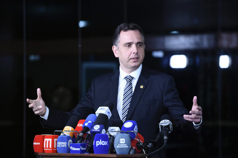 Presidente do Senado diz que regulação de redes sociais é "inevitável"