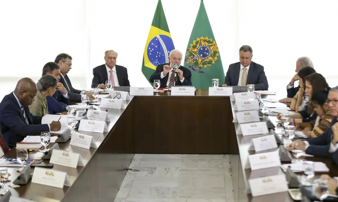 Lula se reuniu com ministros para tratar do garimpo ilegal em Terras Índigenas Yanomami