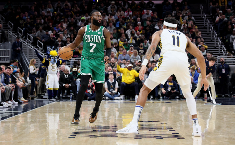 Jaylen Brown tentou compensar a ausência de Jayson Tatum no Boston Celtics