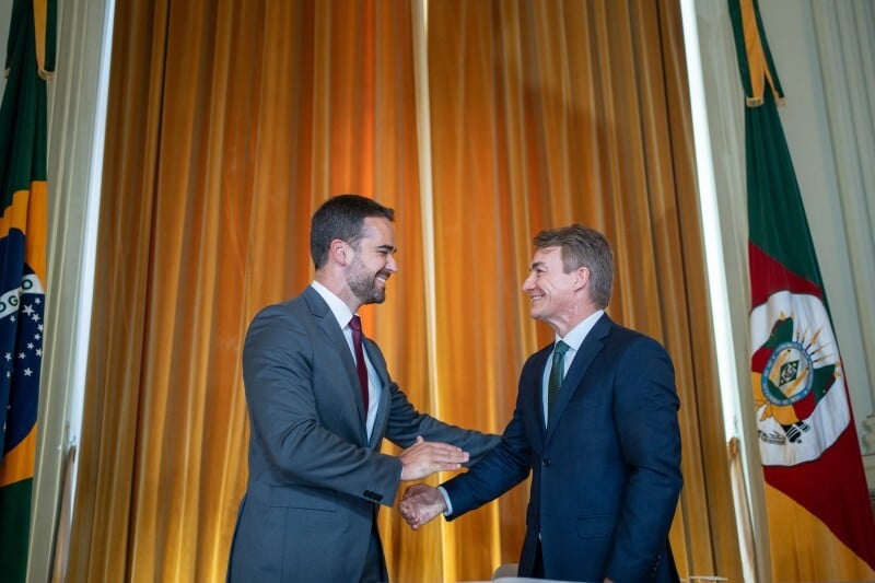 No retorno das férias, Leite anuncia concurso para contratação de 3 mil professores