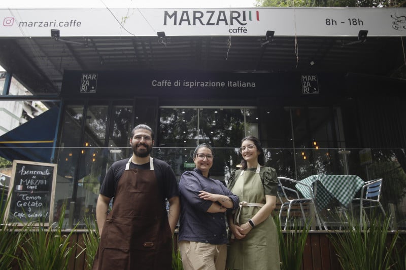 Francisco Marquetti, Caroline Zanotta e Ana Marquetti atuam no dia a dia do Marzari Caff&egrave; Foto: FERNANDA FELTES/JC