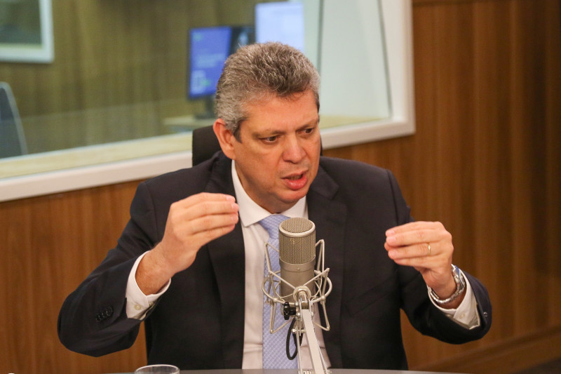 Ministro admite 'erro formal' em envio de recurso público para custear 'carnaval' de servidores