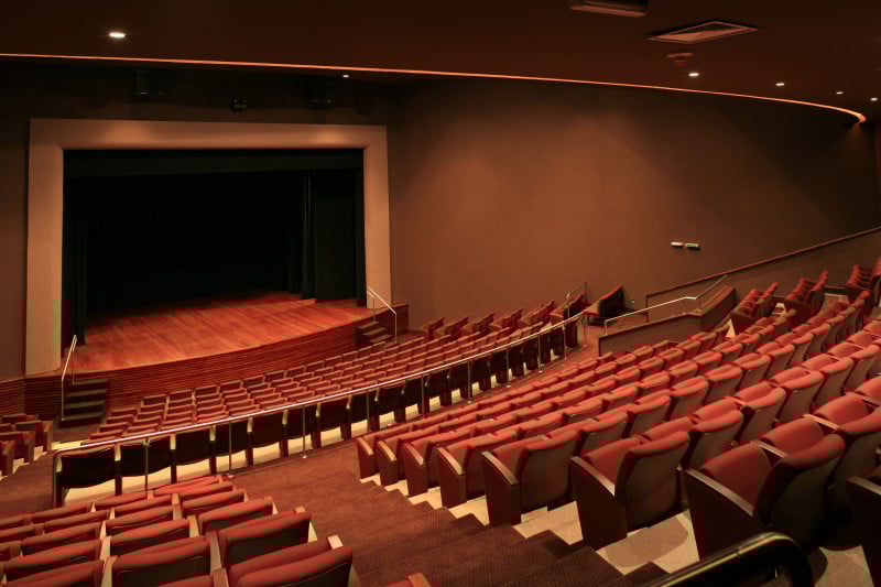 Serão 140 espetáculos, incluindo duas montagens nacionais, com ingressos entre R$ 19,80 e R$ 80