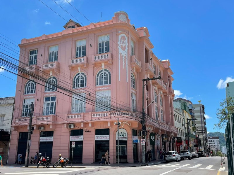 Edifício é um patrimônio tombado e foi inaugurado no ano de 1926