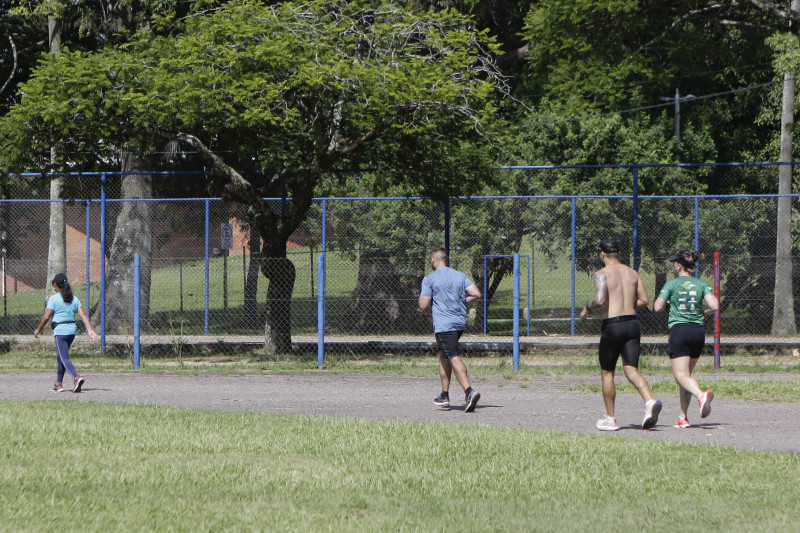 Para pessoas saudáveis, as caminhadas curtas são um bom início