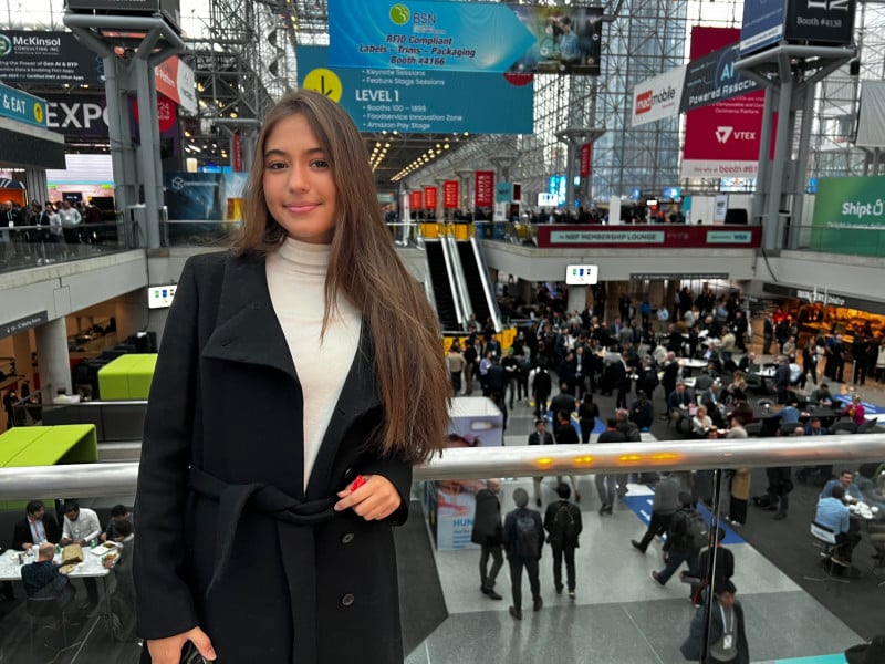 minuto varejo nova york nrf 2024 - rafaela ruiz rodrigue s- neta Luiza Trajano - geração Z - javits center 
