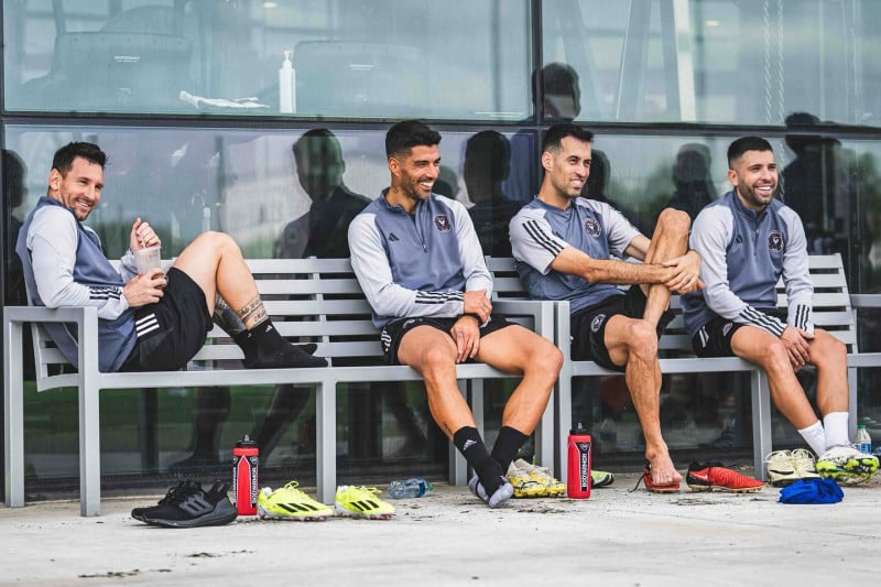 Suárez se reuniu em Miami com os amigos Messi, Busquets e Alba para jogar em 2024