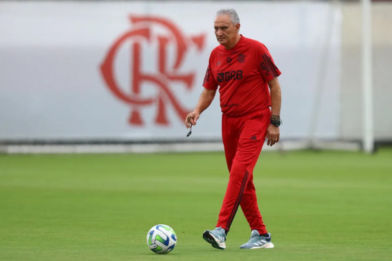 Flamengo vê mais saídas que chegadas e ganha fôlego na busca por reforços
