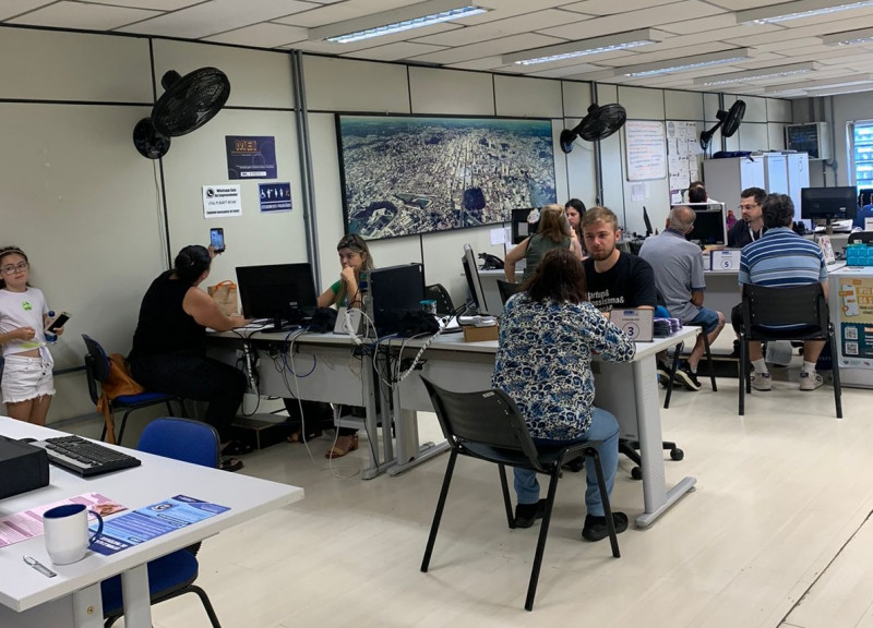 Equipes do servi&ccedil;o de apoio levam informa&ccedil;&otilde;es sobre legisla&ccedil;&atilde;o, opera&ccedil;&atilde;o e produtos