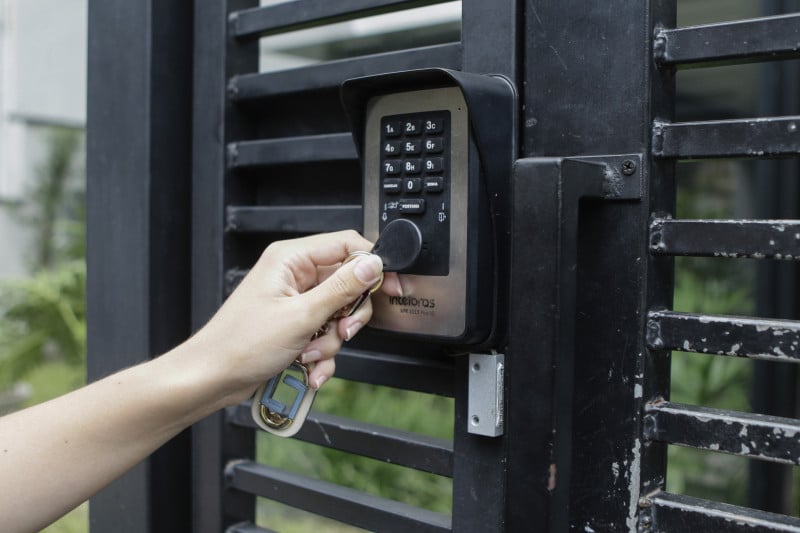 Condomínios que têm acesso por tag devem ter outras alternativas em caso de falta de luz