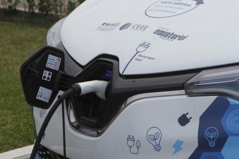 Pesquisa mostra que 87% dos motoristas considerariam a compra de um carro elétrico