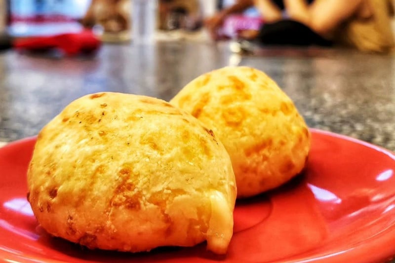 O p&atilde;o de queijo do S&iacute;ndico Torra e Caf&eacute; &eacute; um dos destaques do card&aacute;pio Foto: INSTAGRAM/SINDICO/REPRODU&Ccedil;&Atilde;O/CJ