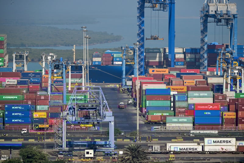 Aumentos são percebidos muito além das rotas comerciais interrompidas que ligam a China à Europa e à costa leste dos EUA