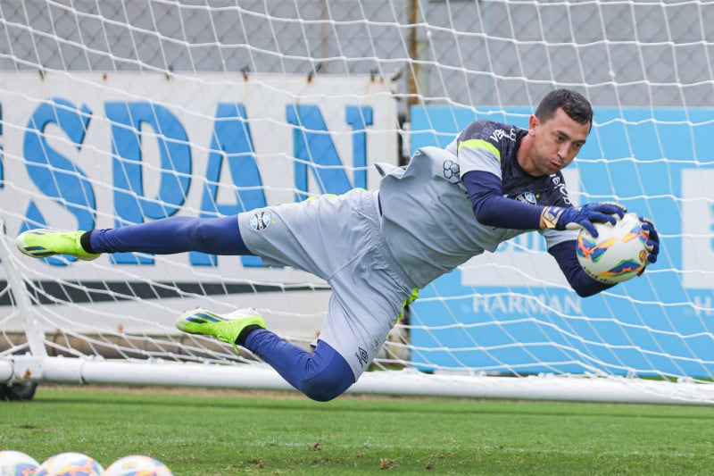 Grêmio espera promover estreia de Marchesín contra o São José