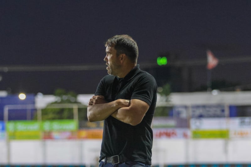 Técnico Coudet foi expulso junto do treinador do São José no primeiro tempo