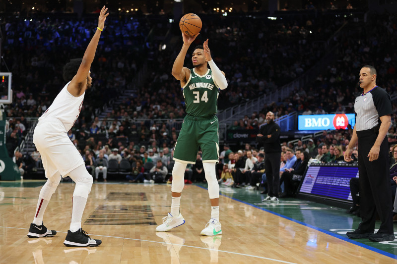 Em Milwaukee, o time da casa foi comandado por Antetokounmpo