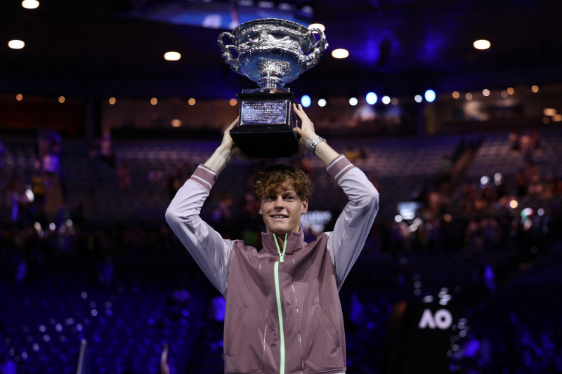 Sinner vira duelo com Medvedev e vence o seu 1º Grand Slam com Aberto da Austrália