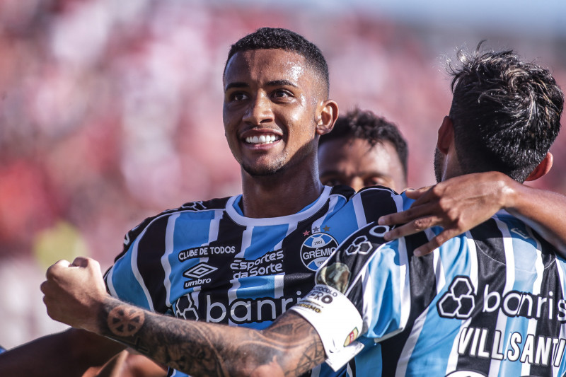 Com time misto, Grêmio vence Brasil-PEL por 1 a 0