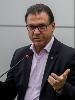 Ministro do Trabalho diz que Brasil não deve se desesperar por tarifaço