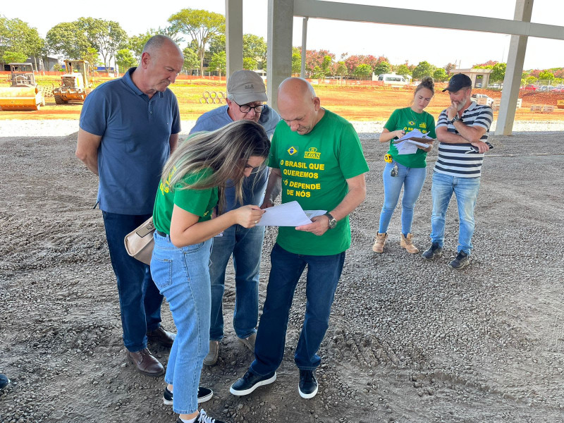 //www.jornaldocomercio.com/_midias/jpg/2024/01/30/206x137/1_minuto_varejo_havan_loja_santa_rosa_obras_luciano_hang_jornal_do_comercio-10460772.jpg', 'id_midia_tipo':'2', 'id_tetag_galer':'', 'id_midia':'65b93fceaf0d4', 'cd_midia':10460772, 'ds_midia_link': 'https://www.jornaldocomercio.com/_midias/jpg/2024/01/30/minuto_varejo_havan_loja_santa_rosa_obras_luciano_hang_jornal_do_comercio-10460772.jpg', 'ds_midia': 'Luciano Hang visitou obras em Santa Rosa e anunciou a data da abertura da megaloja', 'ds_midia_credi': 'HAVAN/DIVULGAÇÃO/JC', 'ds_midia_titlo': 'Luciano Hang visitou obras em Santa Rosa e anunciou a data da abertura da megaloja', 'cd_tetag': '1', 'cd_midia_w': '800', 'cd_midia_h': '600', 'align': 'Left'}