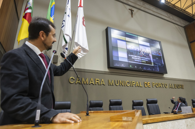 Vereador Jonas Reis apresentou imagens com o intuito de criticar o prefeito Sebastiao Melo