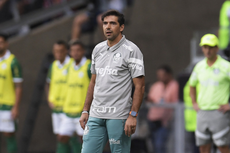 Abel Ferreira responde o que o Flamengo tem que falta ao Palmeiras