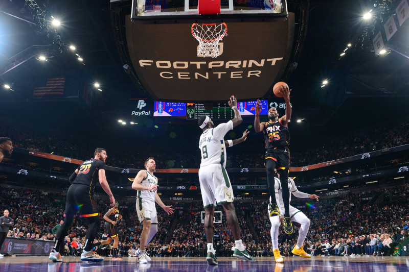 Kevin Durant obteve dois dígitos em dois fundamentos diferentes: 28 pontos e 10 rebotes