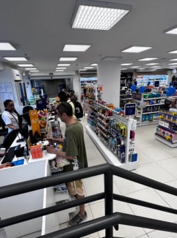 Farmácia e supermercado puxam vendas do varejo gaúcho em 2023