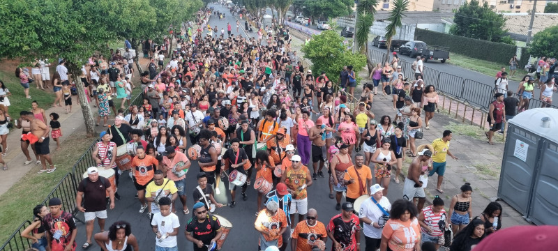 Carnaval na Orla, POA é D+ acontece de sábado (10) a segunda (12), na Orla do Guaíba, com entrada gratuita na rua e opção de Lounge a partir de R$ 50,00