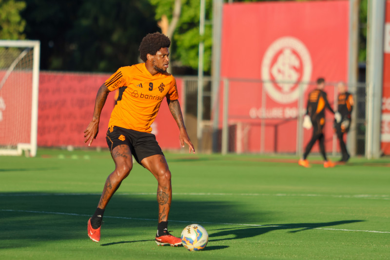 Inter deve poupar titulares contra o São José por conta do gramado